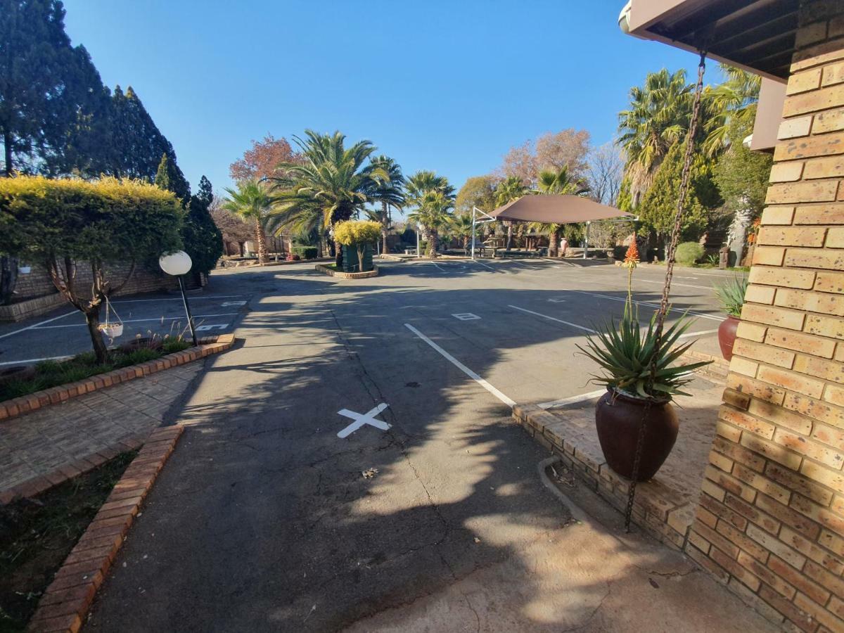 Leach Lodge Kuruman Exterior photo